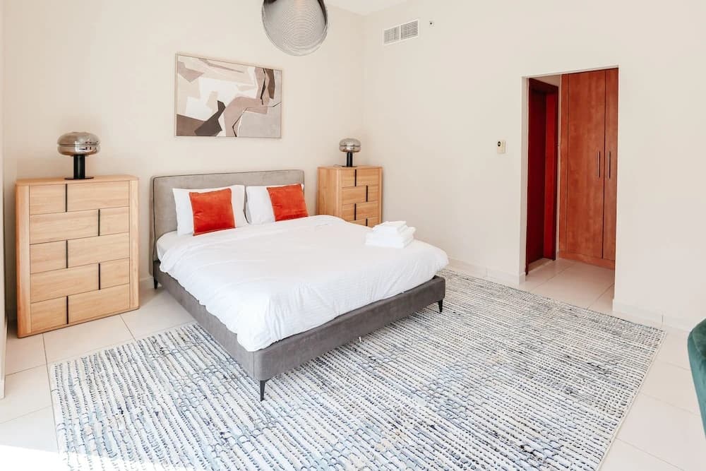 Elegant 1BD with Stunning Views - photo 1