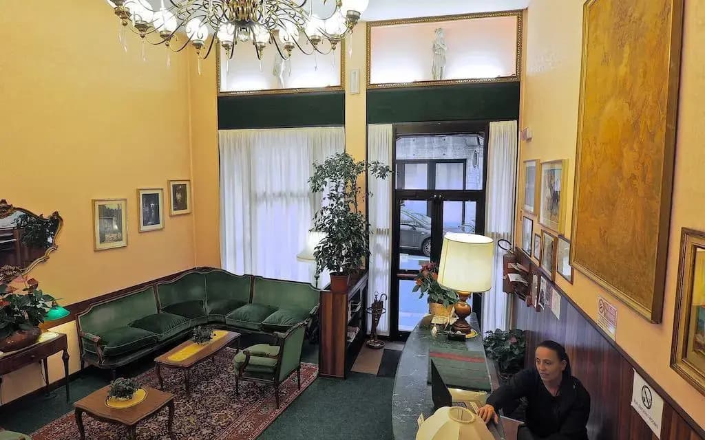 London Hotel - photo 21