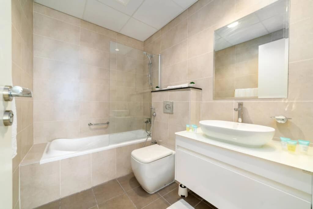 Immaculate 1BR apartment at Carson C - photo 8