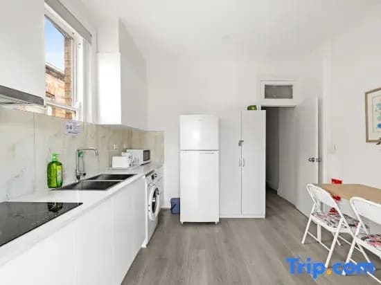 Private Room – Right by Campus & Main Street Amenities - photo 5