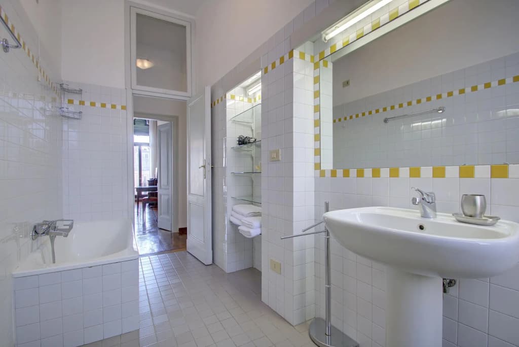 PANORAMIC 9 WINDOWS OVER GRANDCANAL, 3 bed, 2 bath - photo 7