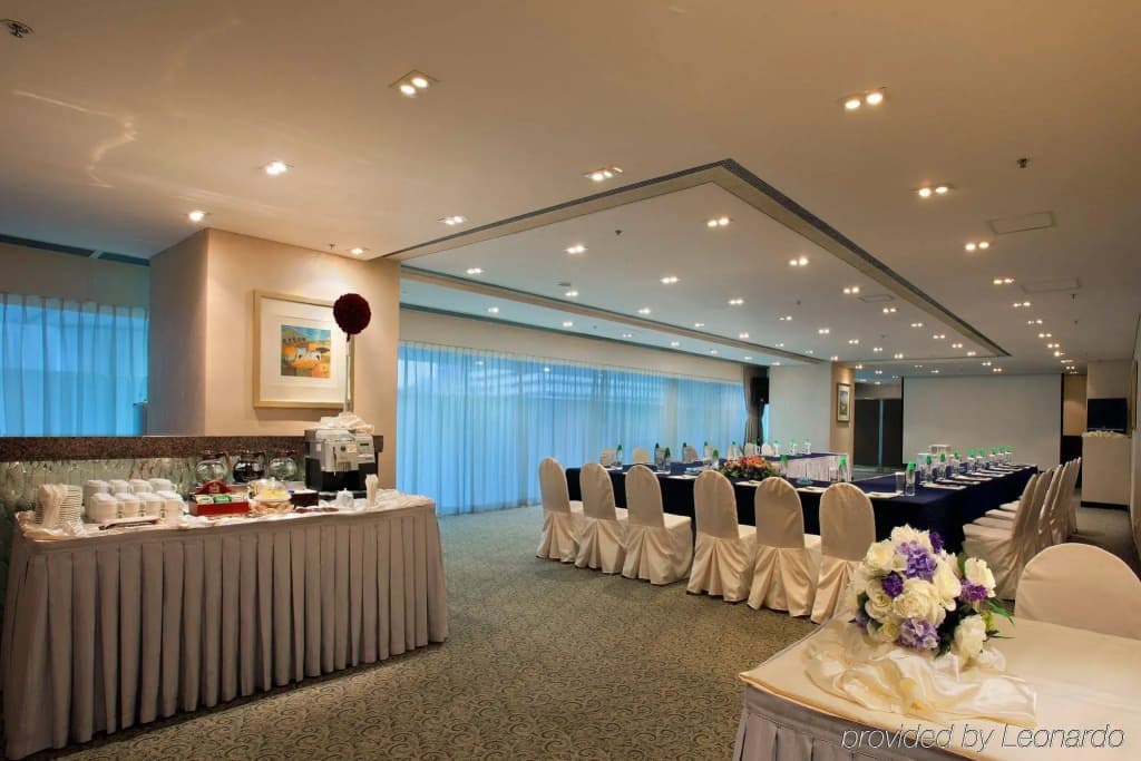 Harbour Plaza Metropolis - photo 24