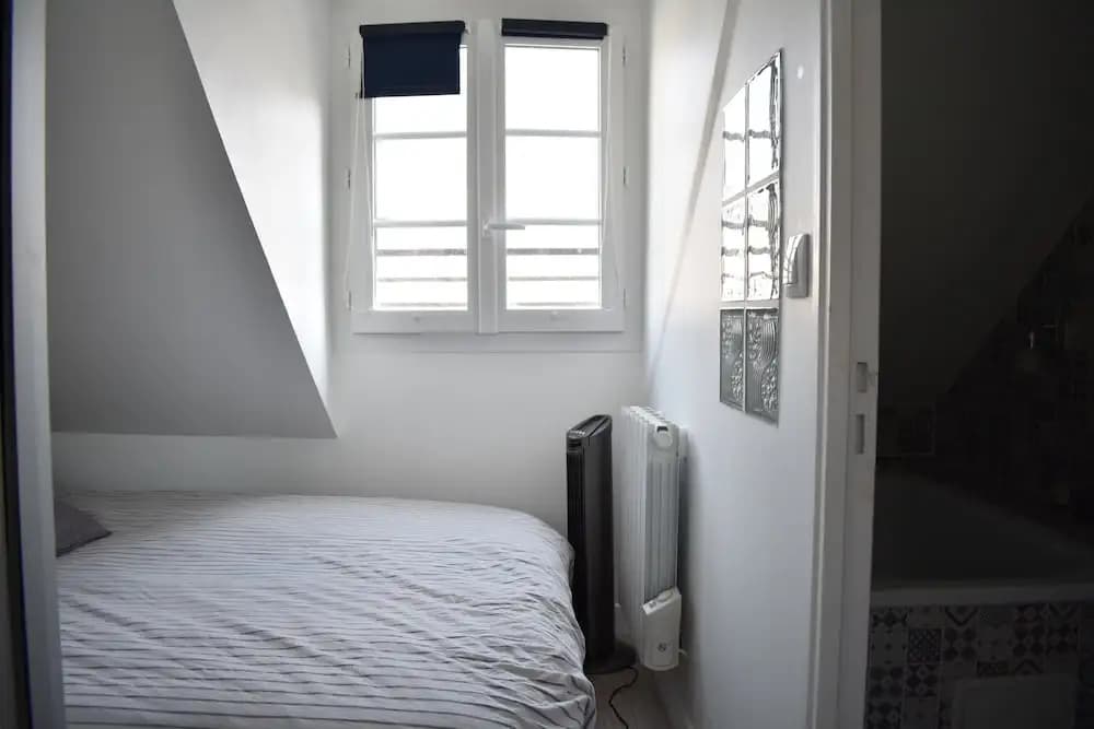 Cosy Renovated 1 Bedroom Apartment in 10th - photo 3
