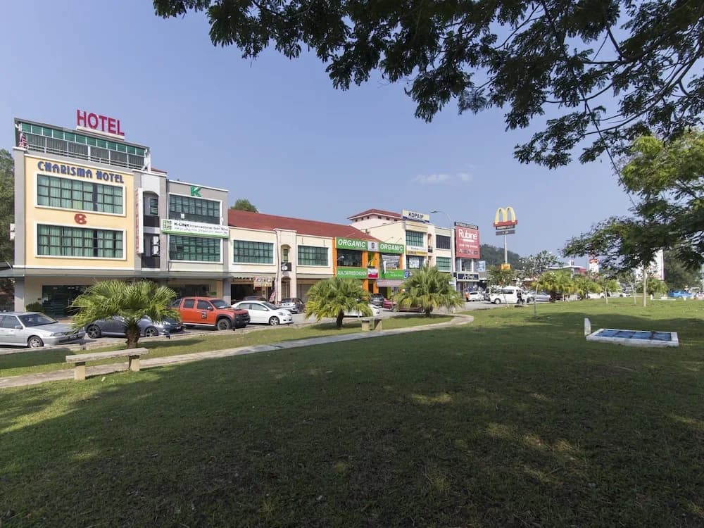 OYO 445 Charisma Hotel - main photo