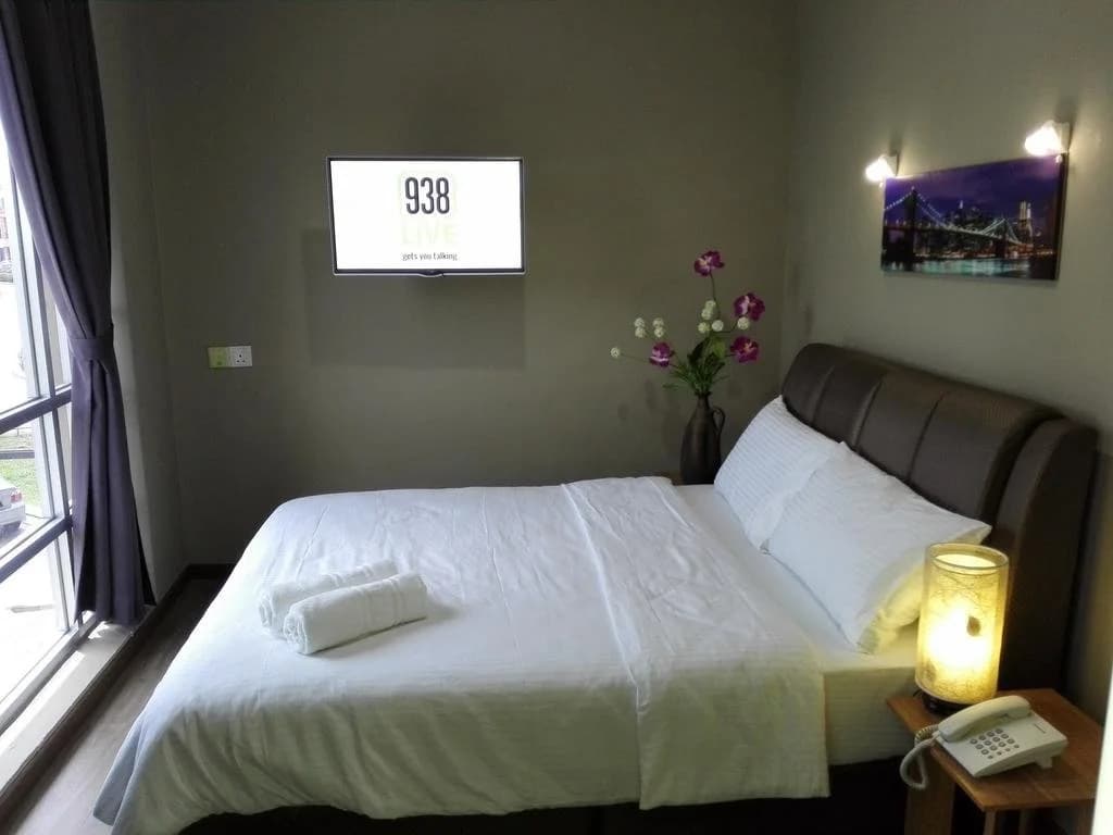 Hotel By The Park - photo 5