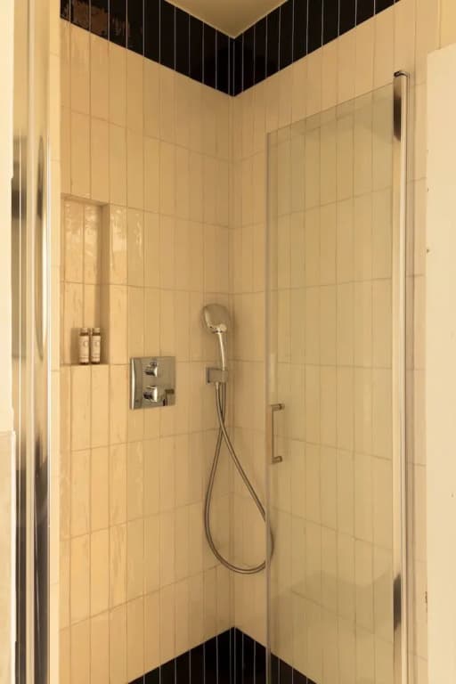 Modern Appartement a/c 2br/4p - Montmartre - photo 12