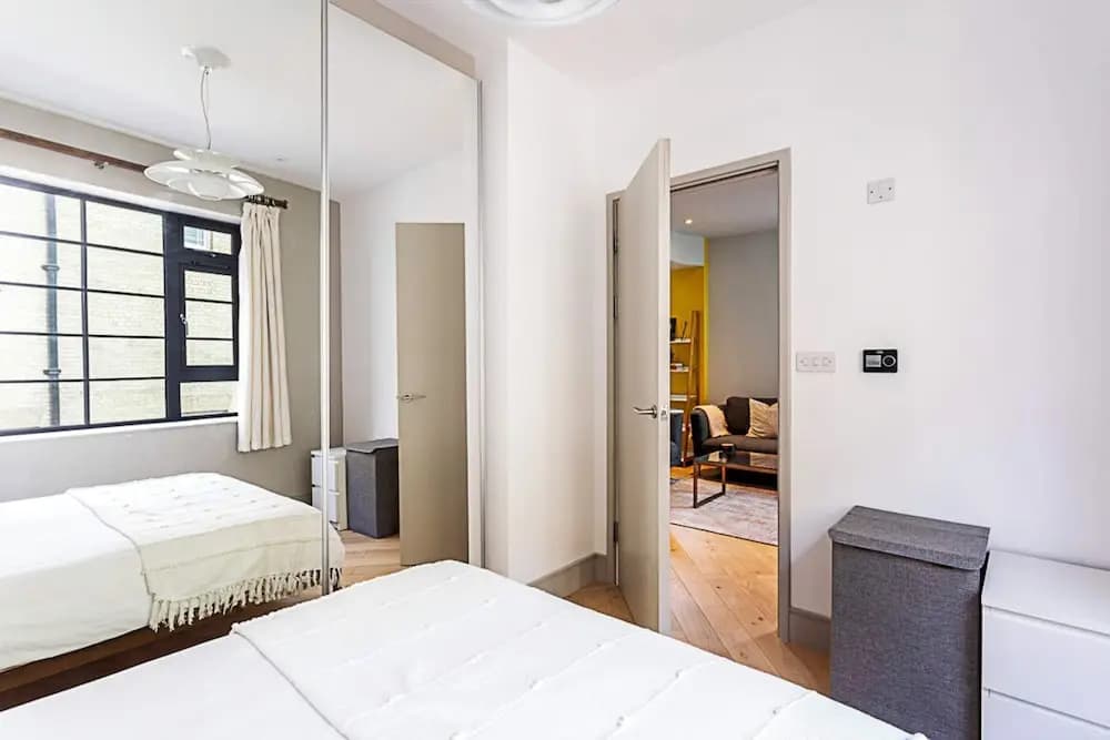 Modern Brentford Flat - photo 2