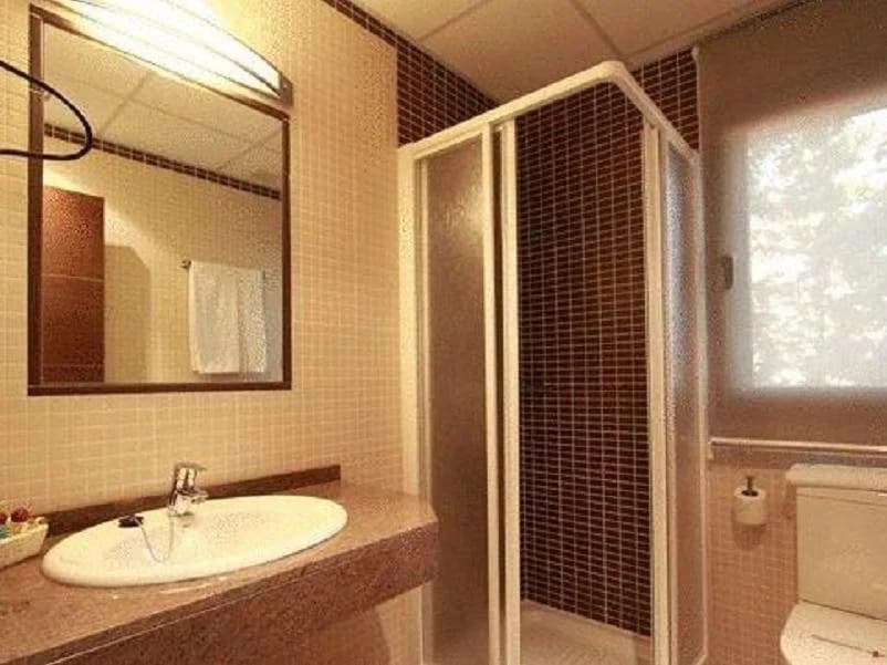 Hostal Avenida Barajas - photo 9