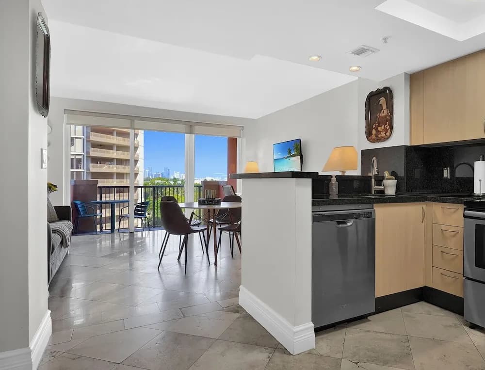 Modern Bay View with Free Parking - photo 8