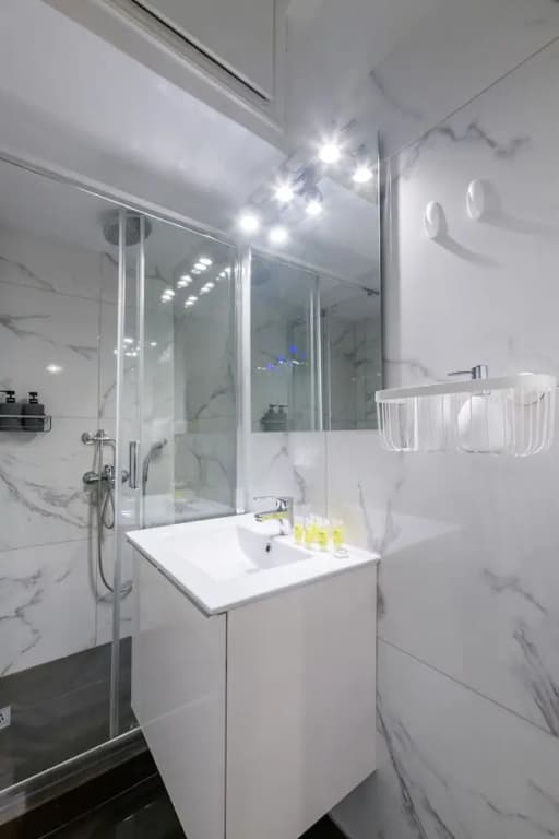 Fully Renovated Flat in Prime Location - photo 7
