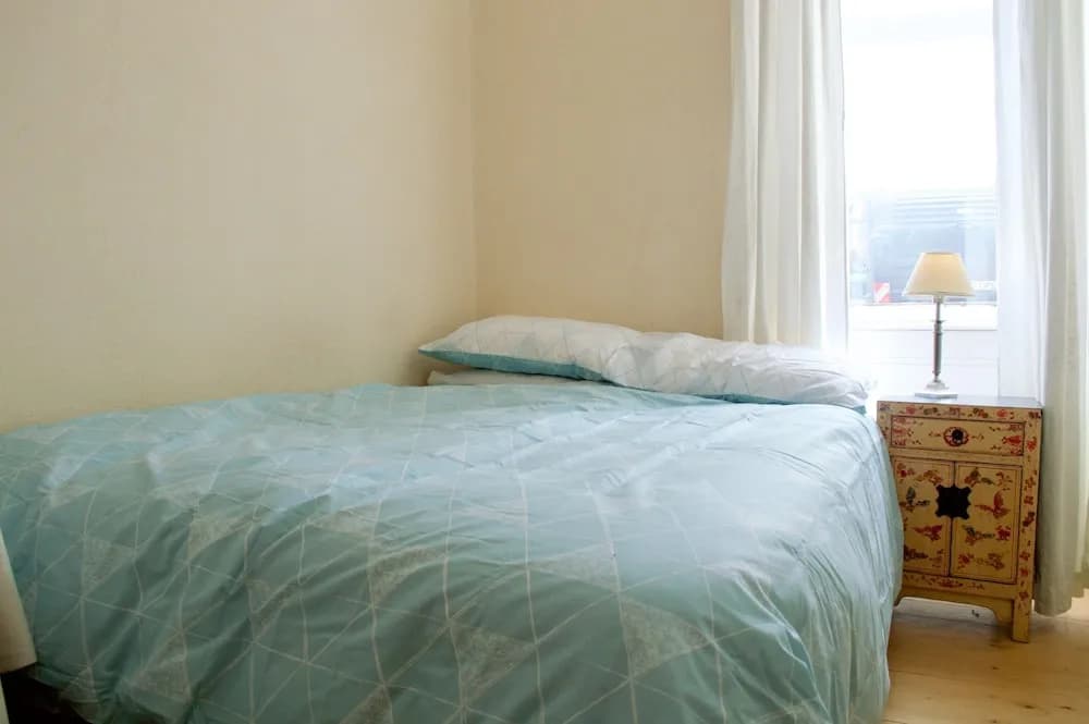 1 Bedroom Flat In Roseburn - photo 2