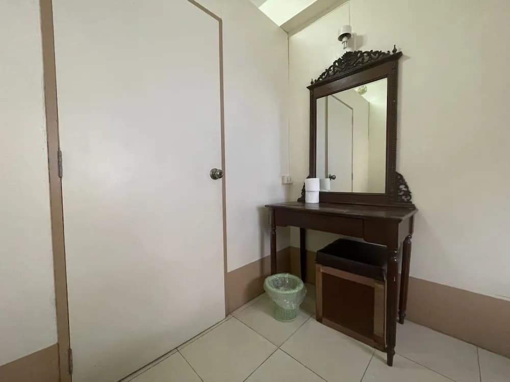 OYO 75494 President Apartment - photo 10