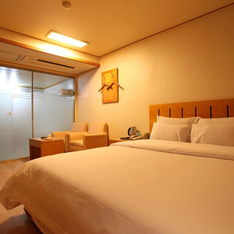 Prince Hotel - photo 18