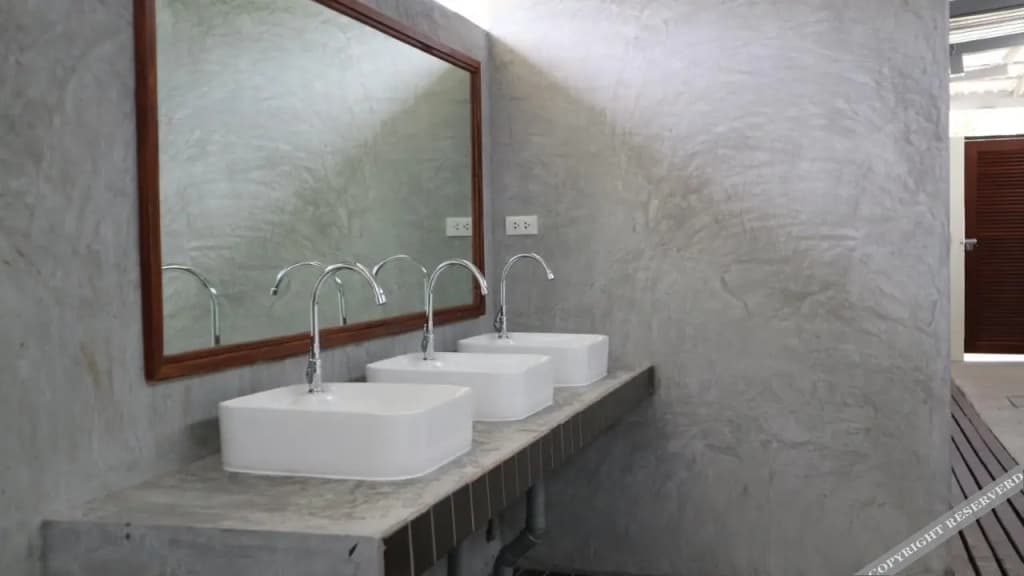 The Corner Transit Hostel - photo 31