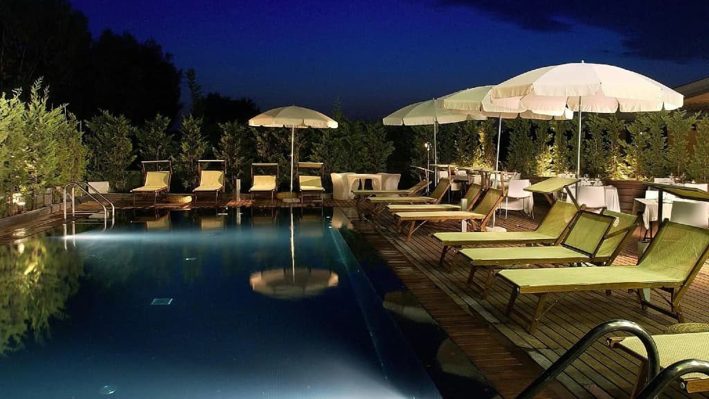 Black Hotel - photo 15