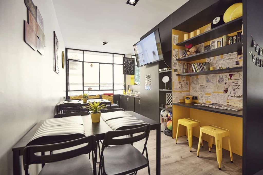 Free Hostels Barcelona - photo 21