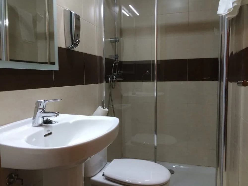 Hostal Aeropuerto - photo 7