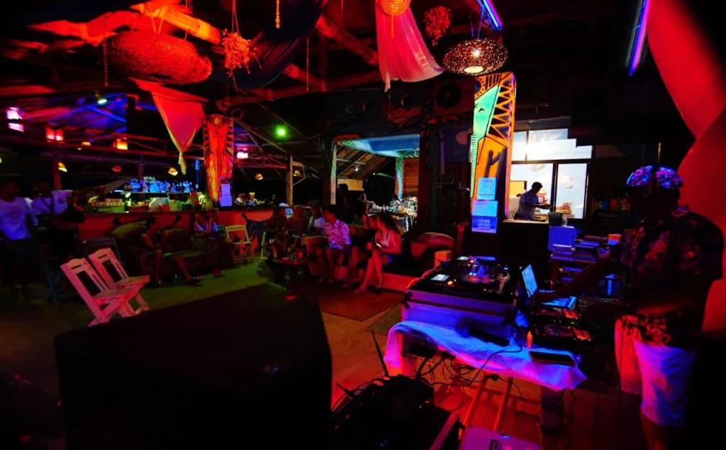 Dancing Elephant Beach Club - Hostel - photo 10