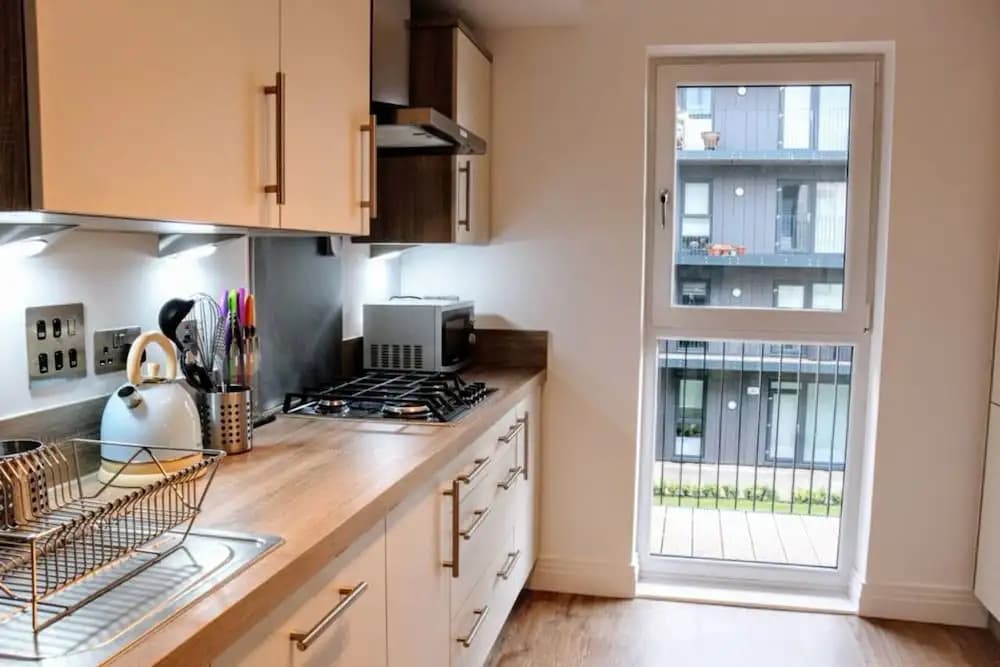 1 Bedroom Apartment With Free Parking Sleeps 2 in City Centre - photo 12
