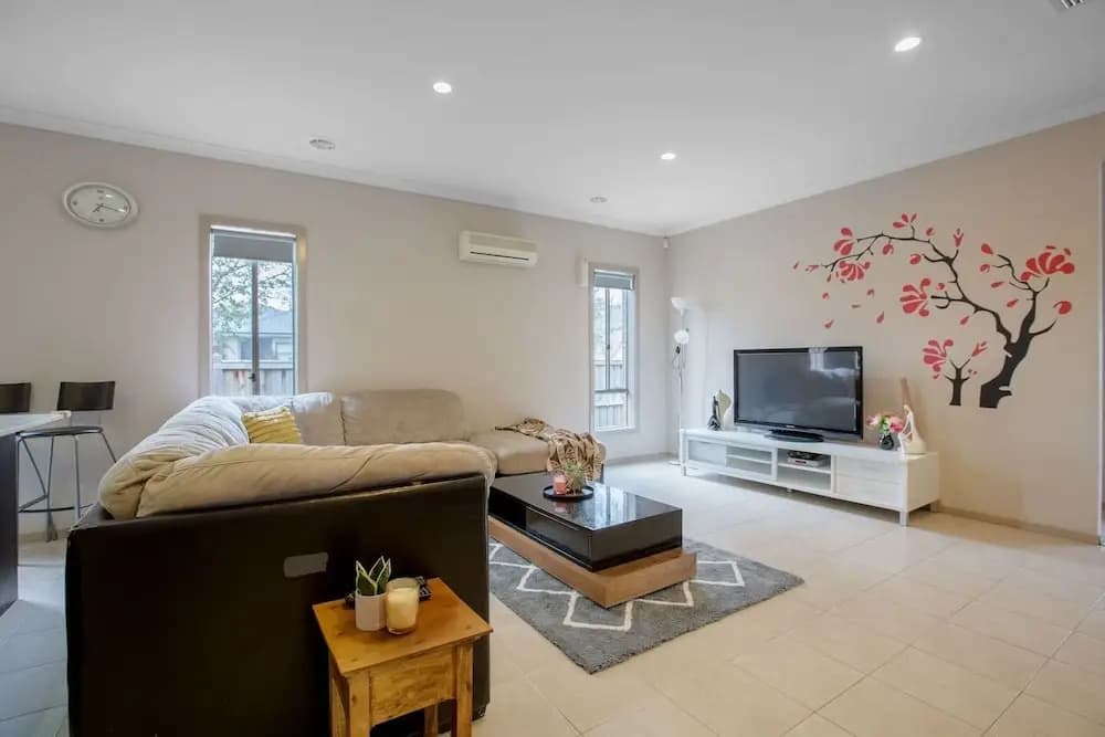 Gorgeous 4BR Home in Point Cook - photo 20