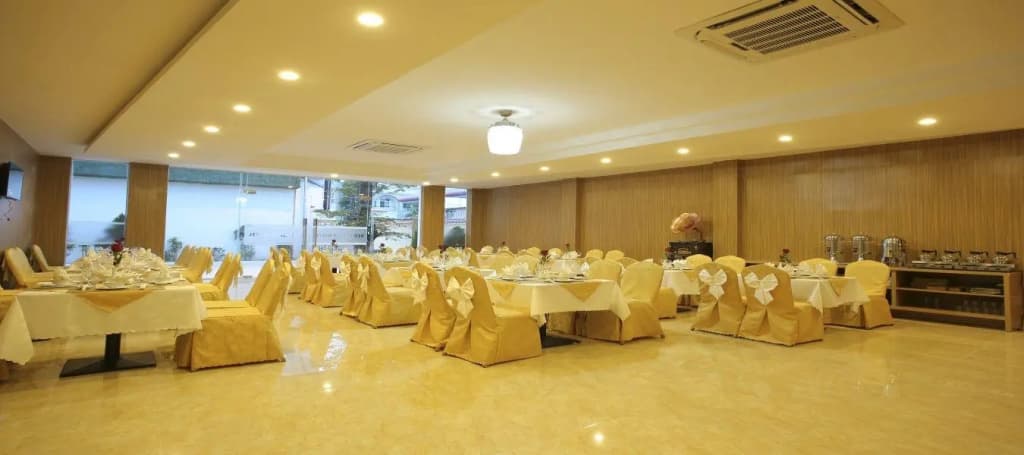 Red Palace Hotel - photo 16