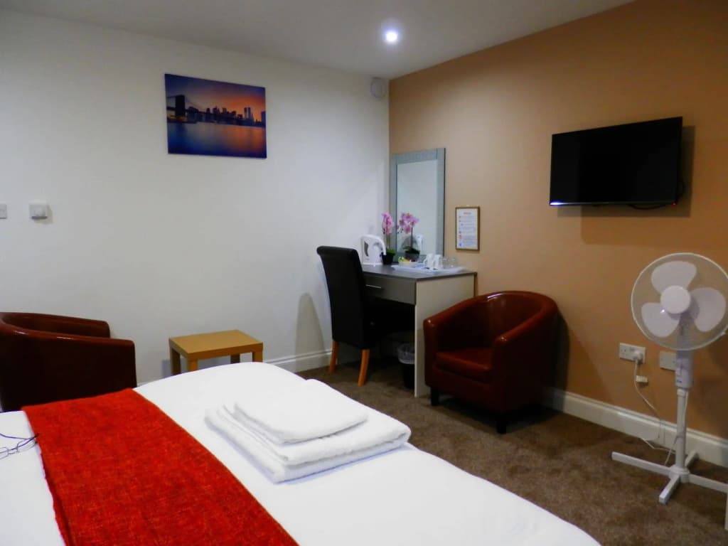Heathrow Traveller B&B - photo 4