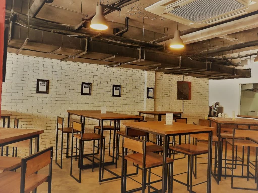 Henry's Hotel & Gastropub - photo 9
