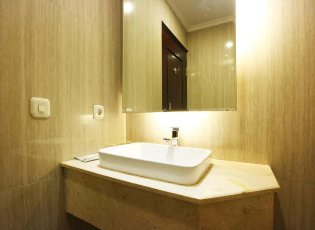 Coin's Hotel Jakarta - photo 9