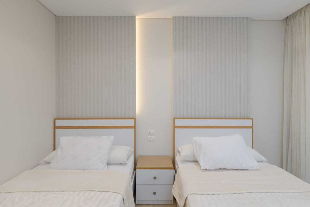 ELITE New Modern 3BR Apartment - photo 2