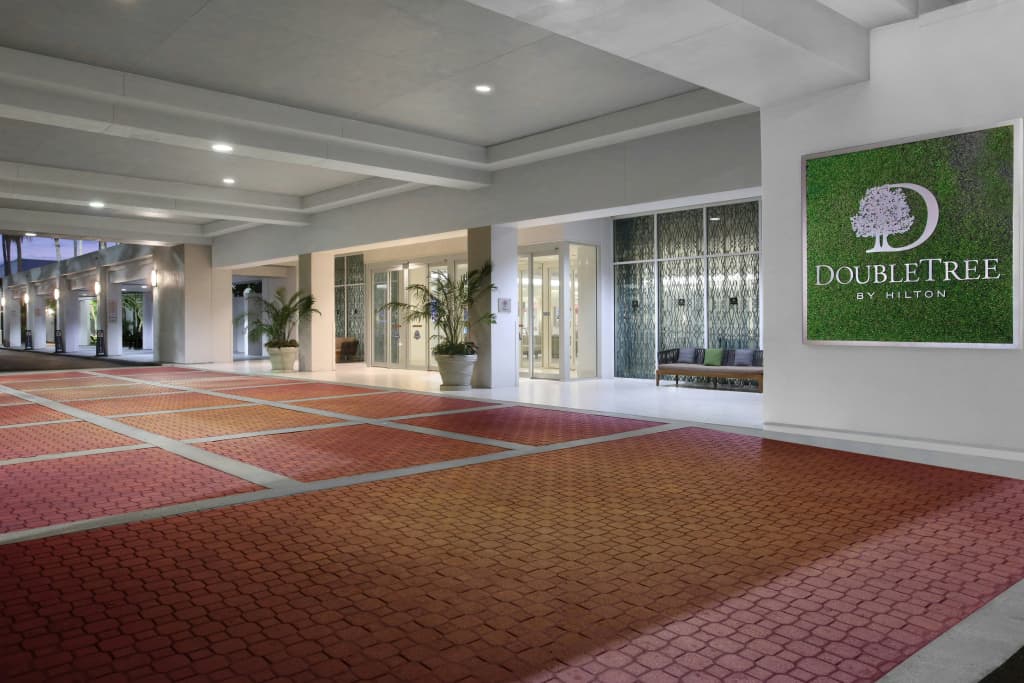 DoubleTree by Hilton at the Entrance to Universal Orlando - photo 1