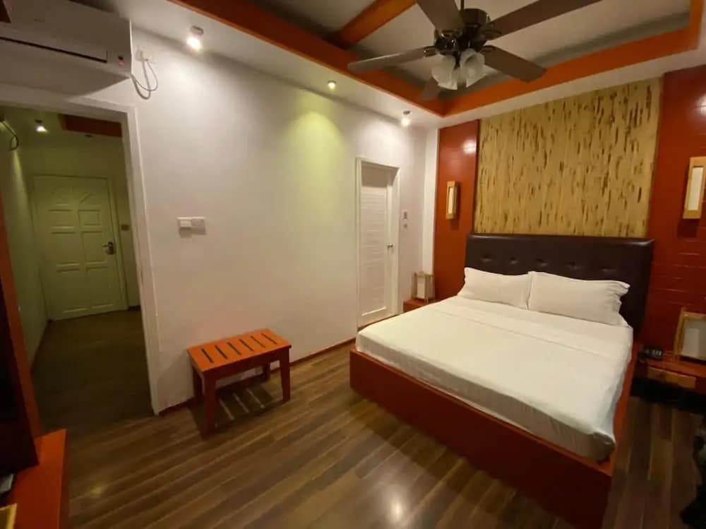 Eureka Airport Inn - photo 6