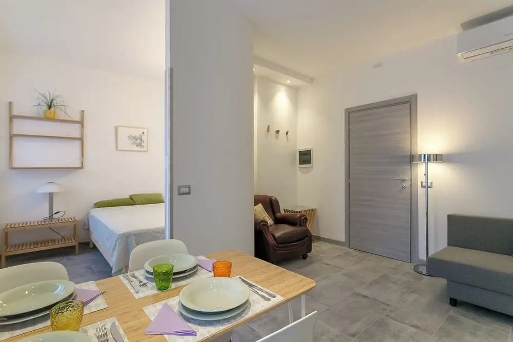 Modern Studio with Balcony in Milan - photo 12