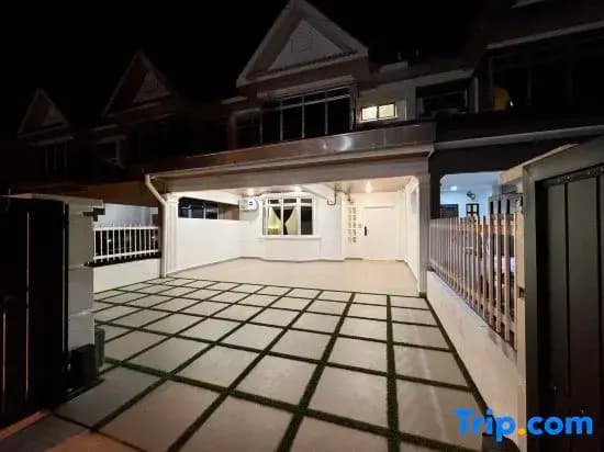 Modern minimalist cream-colored themed Parit Raja - photo 1