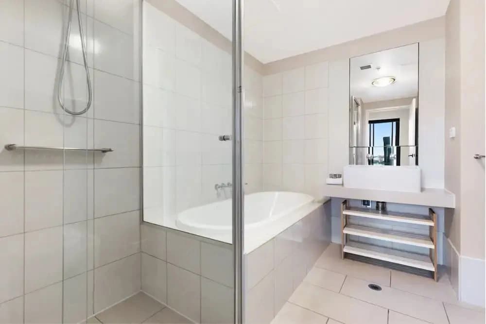 Impeccably Chic 2-bed With Views & Fab Amenities - photo 5