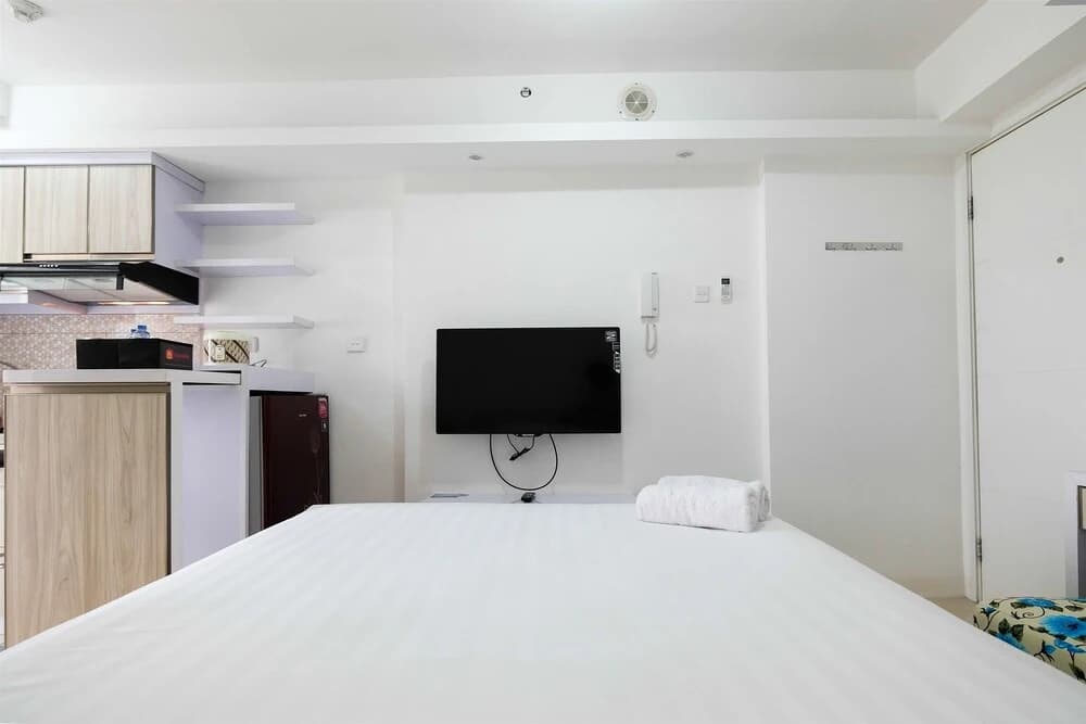 Comfy and Cozy Studio Bassura City Cipinang Apartment - photo 3