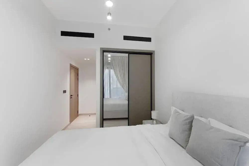 Elegant 1BR Stay in Binghatti Heights - photo 2