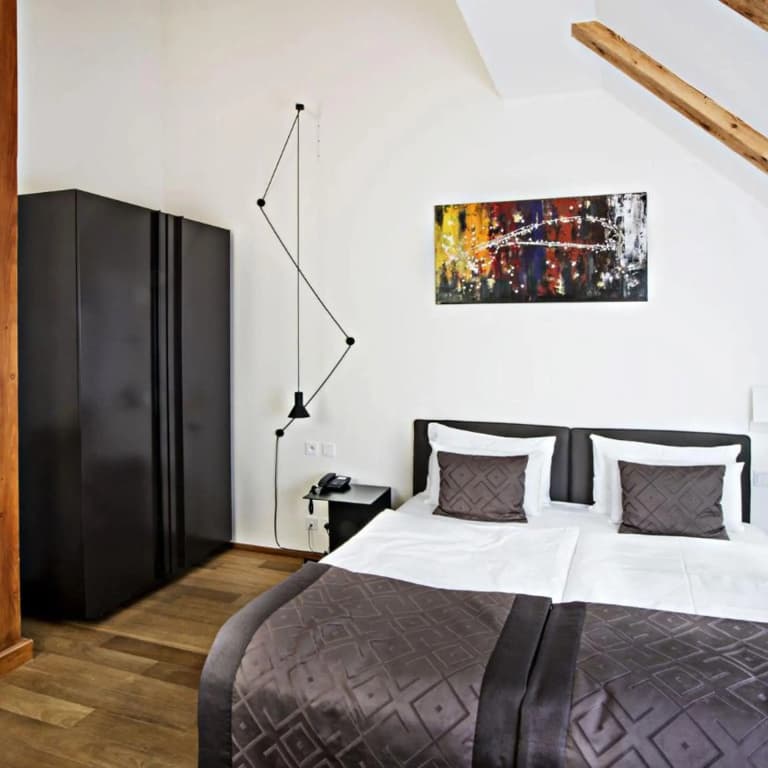 Golden Crown Hotel - photo 30