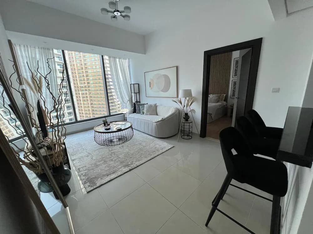 Chic Comfy 1BR in Dubai Marina - photo 1