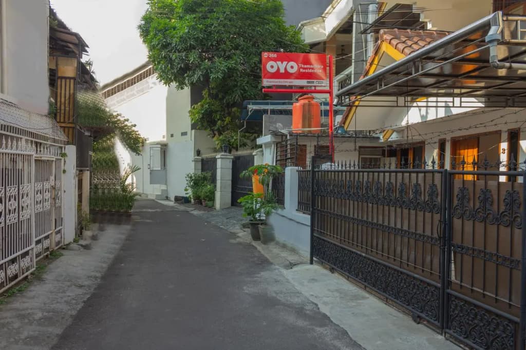 OYO 366 Thamadhiro Residence - photo 12