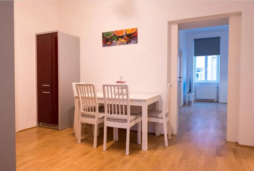 Charming Flat & Balcony near CentralStation Apt 5 - photo 3