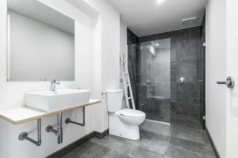 Northcote 3-bed Townhouse Near Cafes & Shops - photo 8