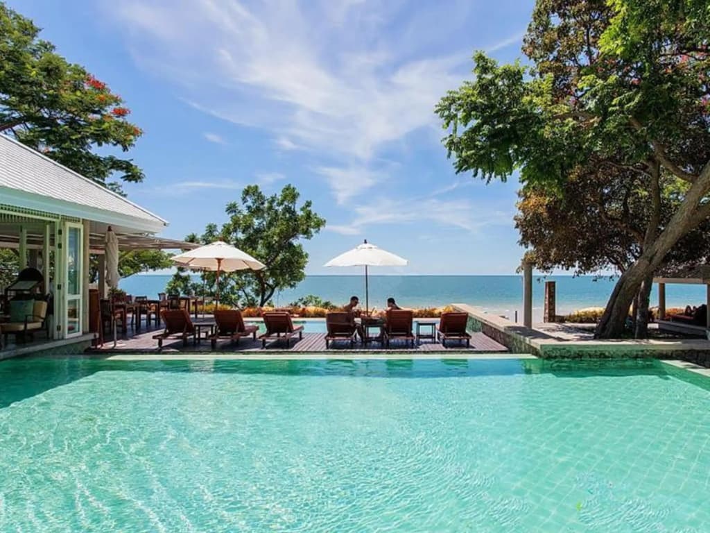 Baan Bayan Beachfront Hotel - photo 14