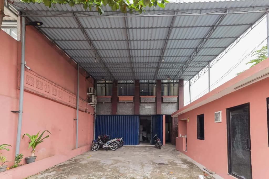 Wisma Basco Syariah by OYO Rooms - photo 22