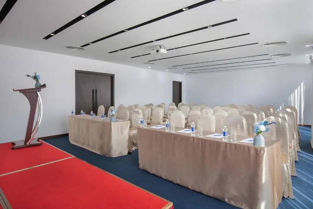 Mangata Beachfront Hotel - photo 15
