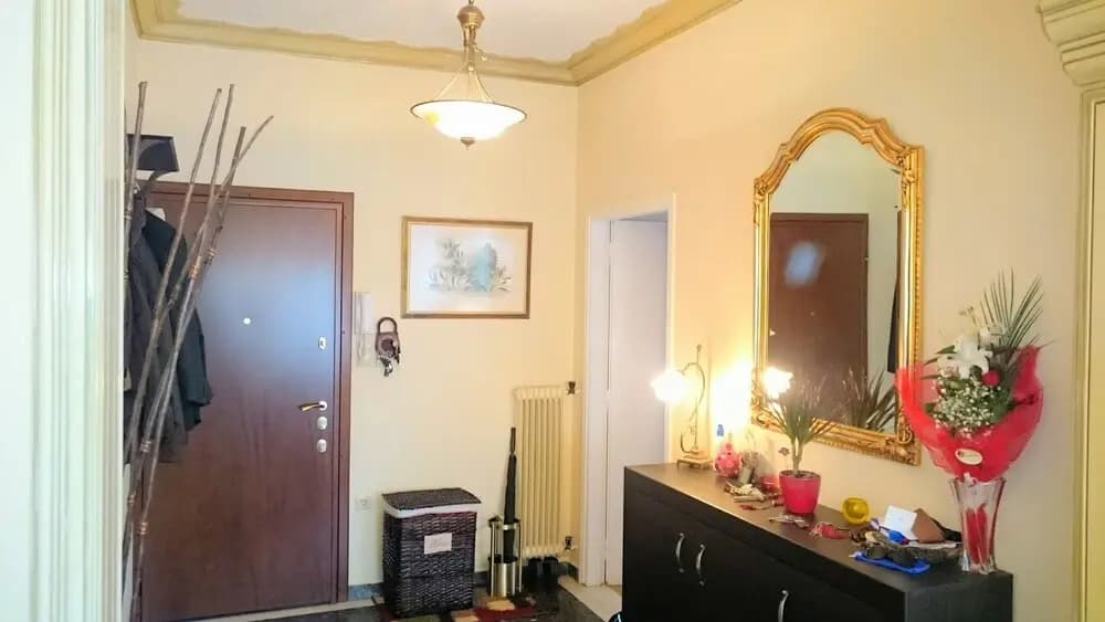 Classical apartment near Acropolis with roof garden - photo 2