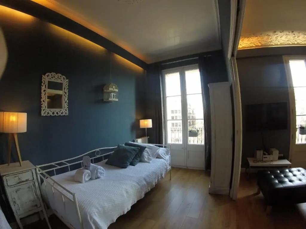 Mr. Serrano Apartments - photo 4