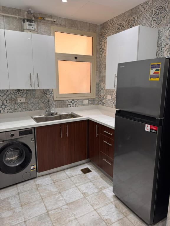 ELITE New Modern 3BR Apartment - photo 20