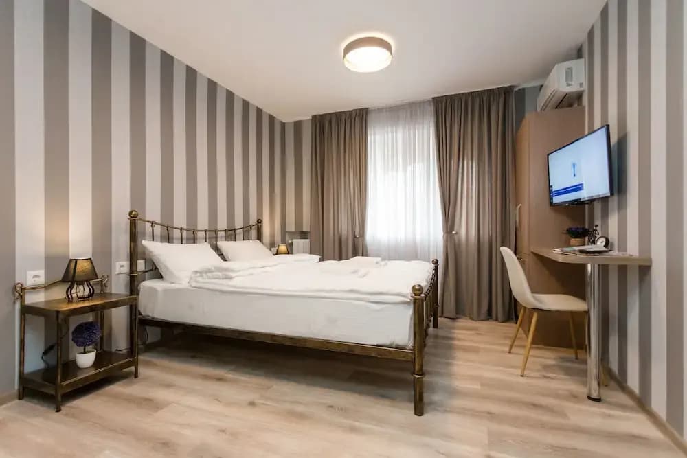 Falcon Apartments - Metro - photo 3