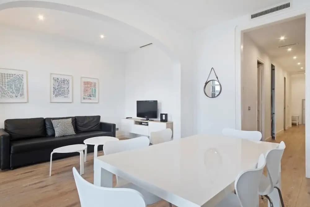 Stunning 2 Bedroom amd Bath Apartment in Eixample - photo 12