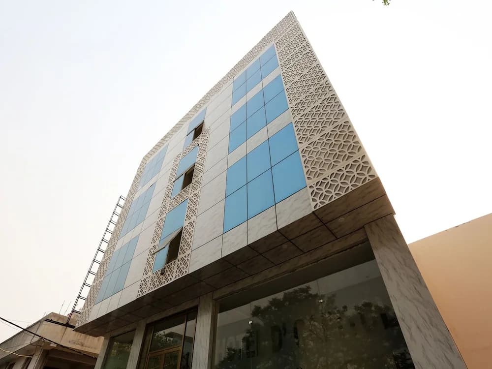 Capital O 12674 Hotel Grand Suites - photo 1